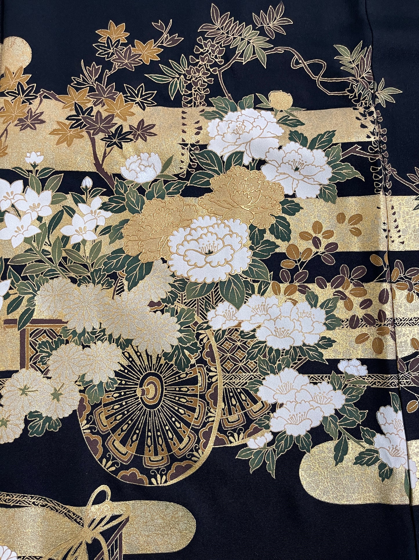 Kurotomesode Kimono: Flower Garden of Mist