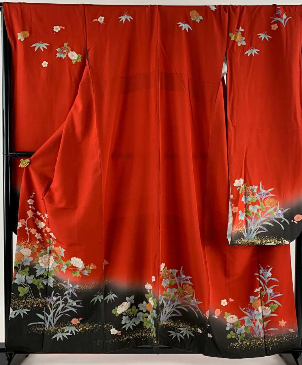 Furisode Kimono: Red & Black Radiance